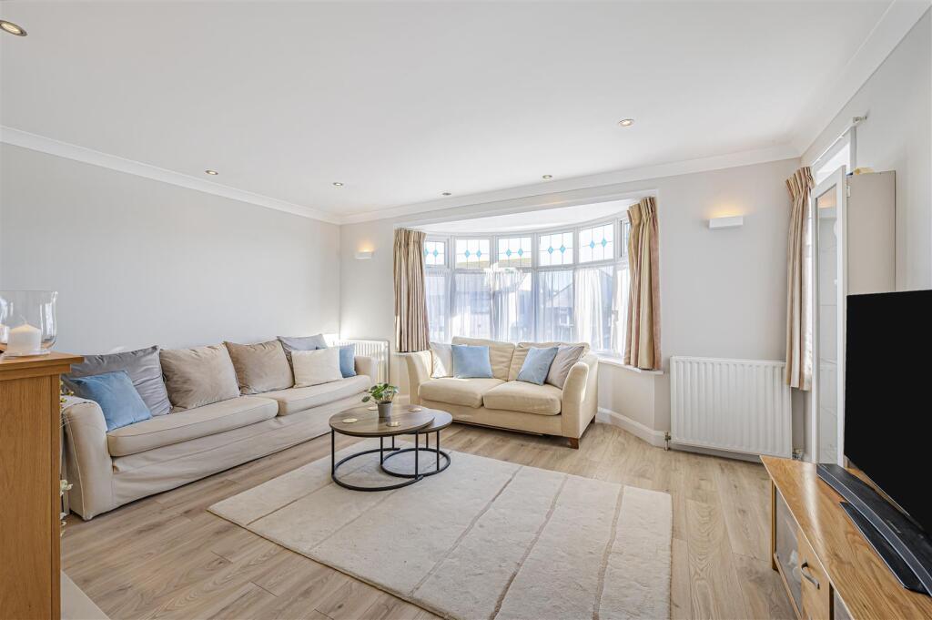 Steyning Avenue, Peacehaven photo 2