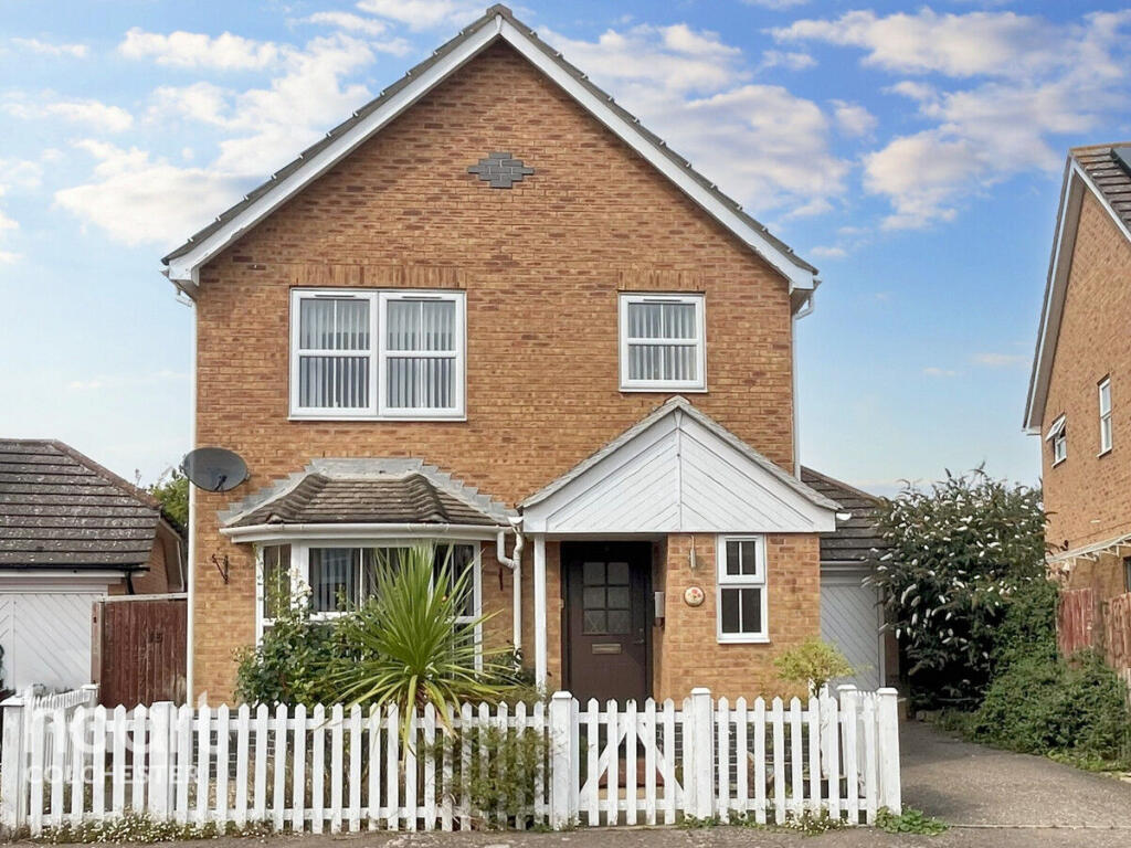 3-bed detached on Edward Marke Drive, Langenhoe, £375,000