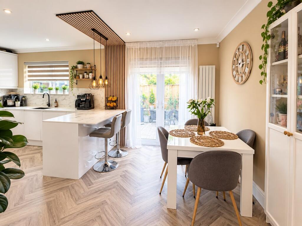 House in Swindon, Haydon Wick - More
