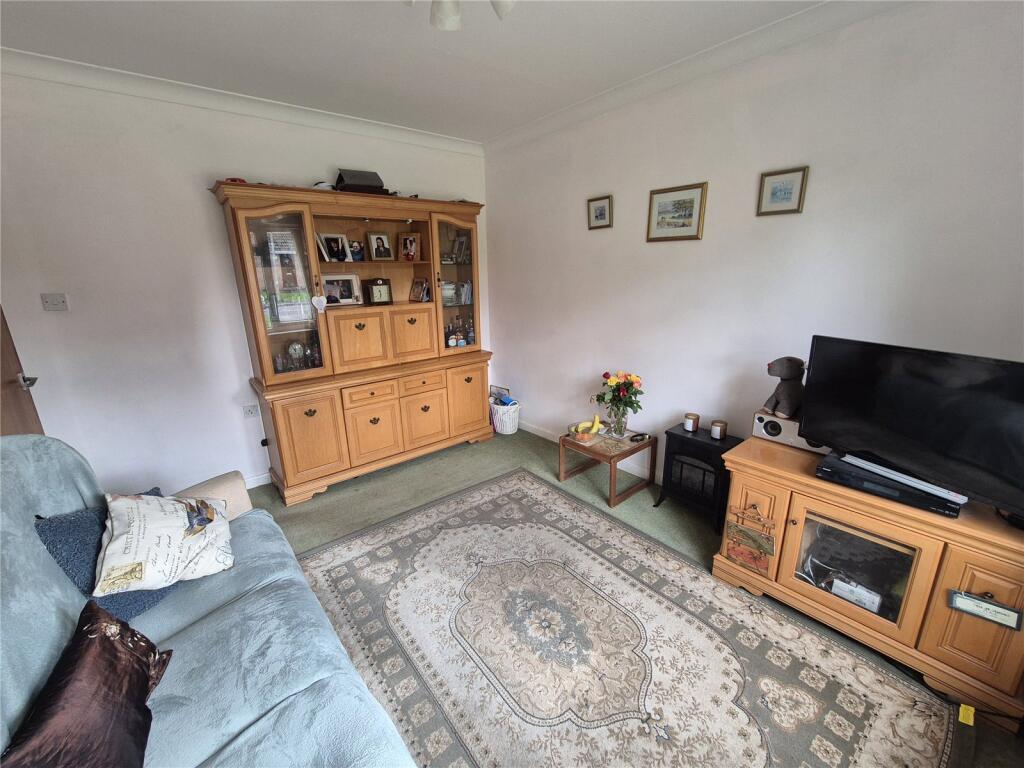 Bewley Court, Chard, Somerset, TA20 photo 2
