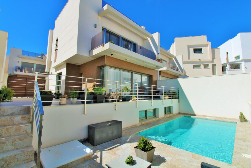 Main image of property: Valencia, Alicante, Villamartin