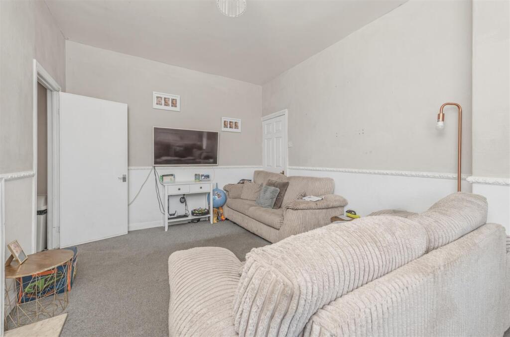 House in Calderdale, Hove Edge - View 2