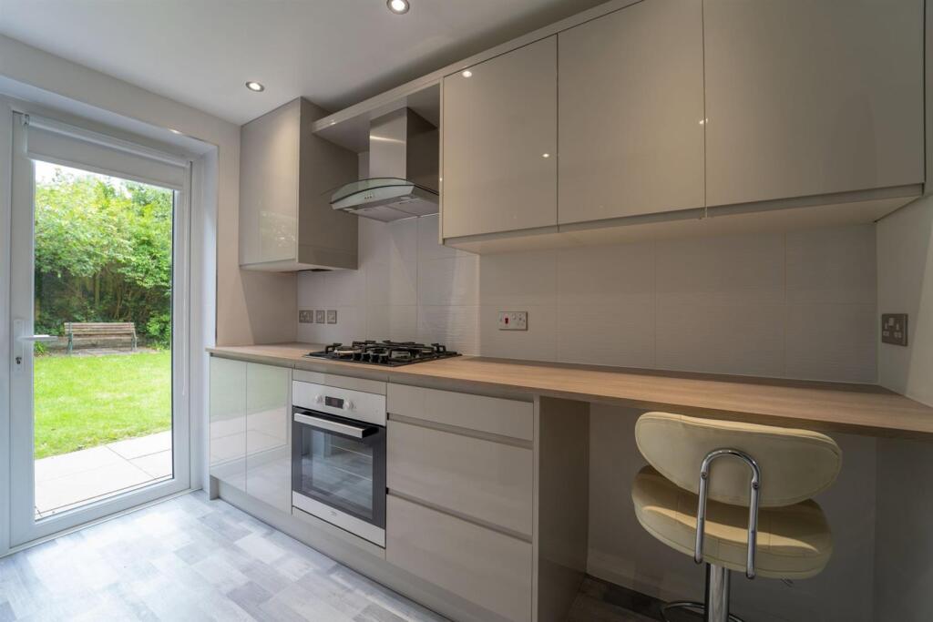 Apartment in Solihull, West Midlands - View 3