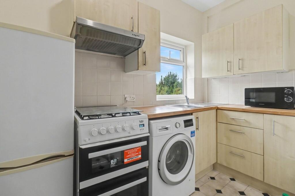 Apartment in Kingston upon Thames - More