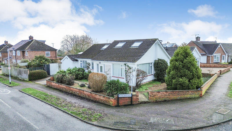 3-bed detached on Merlin Gardens, Bedford, MK41, £495,000