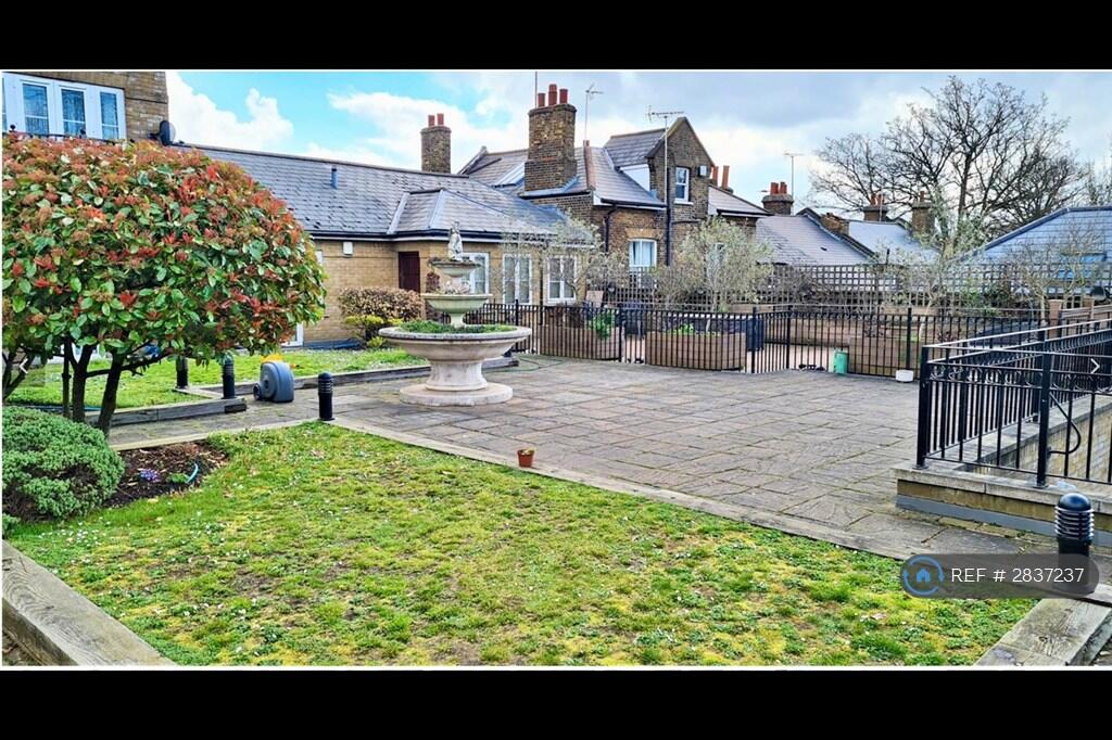 Main image of property: Fontaine Court, London, N14