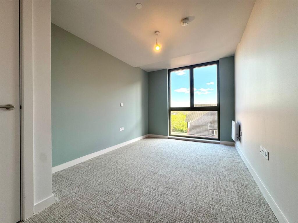 Apartment in Trafford, Old Trafford - More