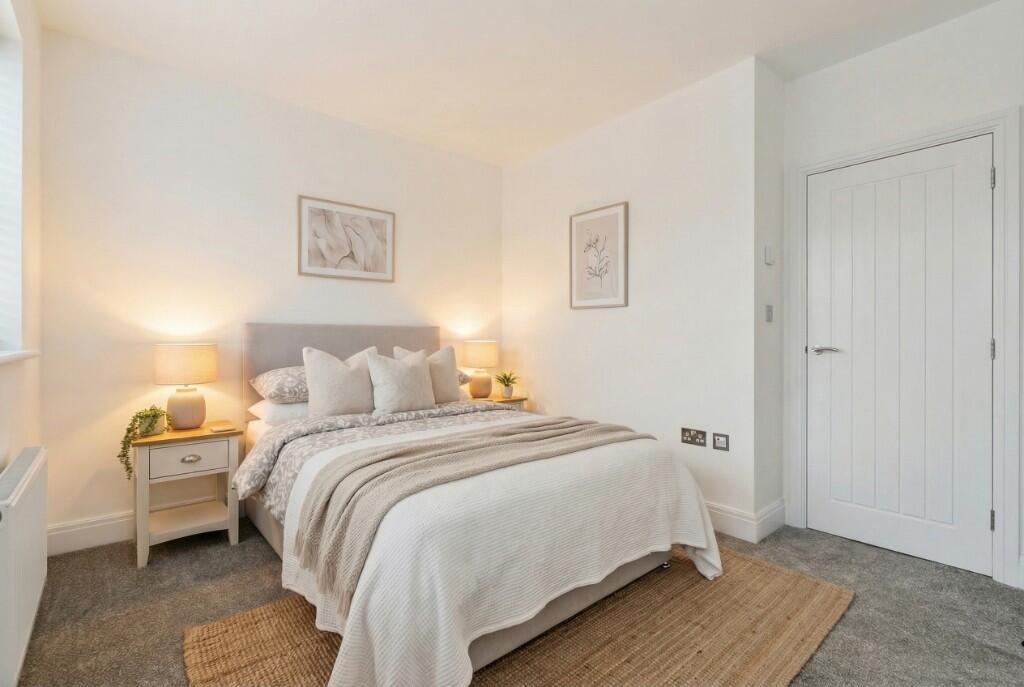 House in East Hampshire, Bordon, Whitehill - More