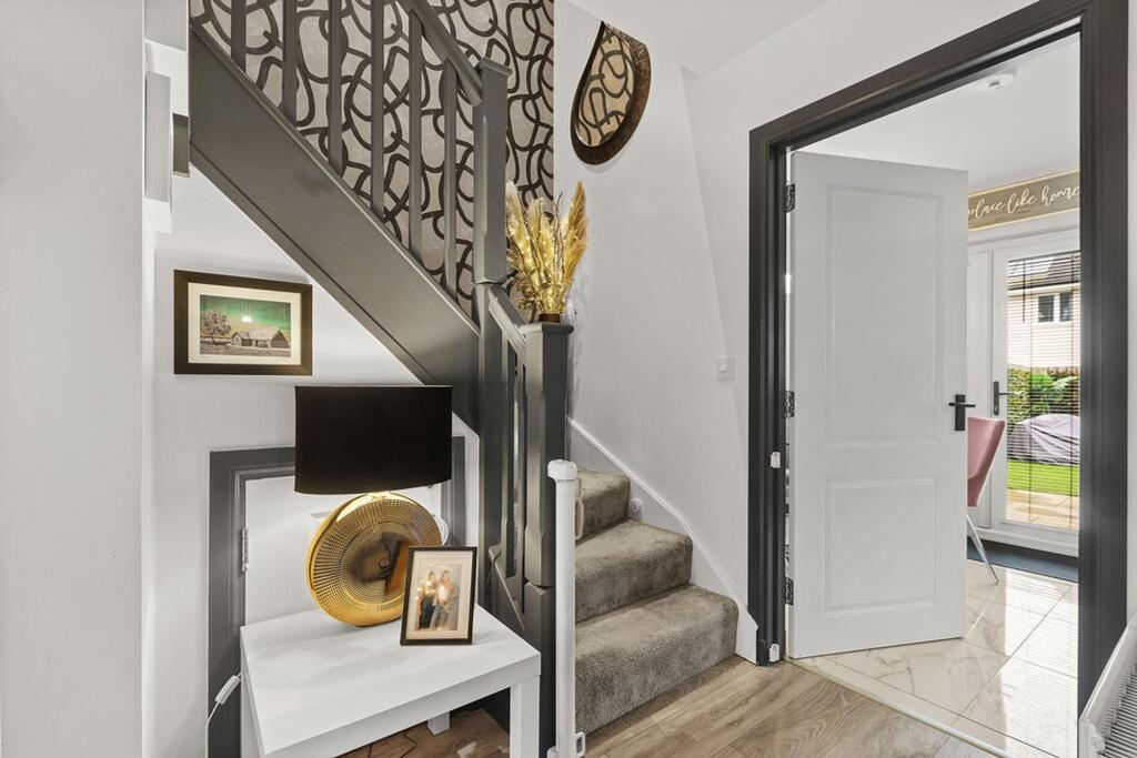 Craigton Drive, Bishopton, PA7 - More