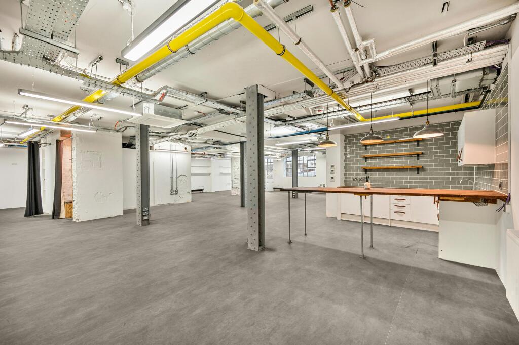 Hall-Kitchen 2.jpg