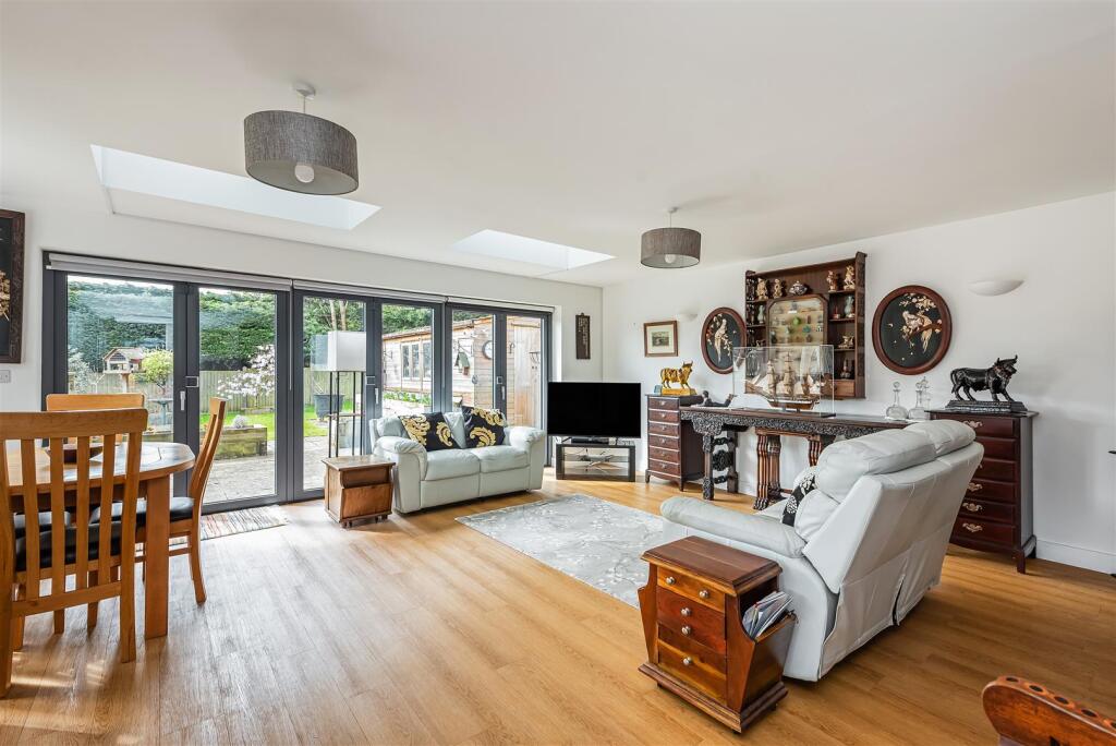 House in Clanfield - View 6