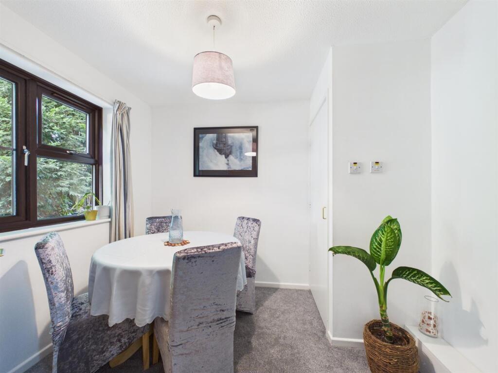Apartment in Solihull, Shirley - View 5