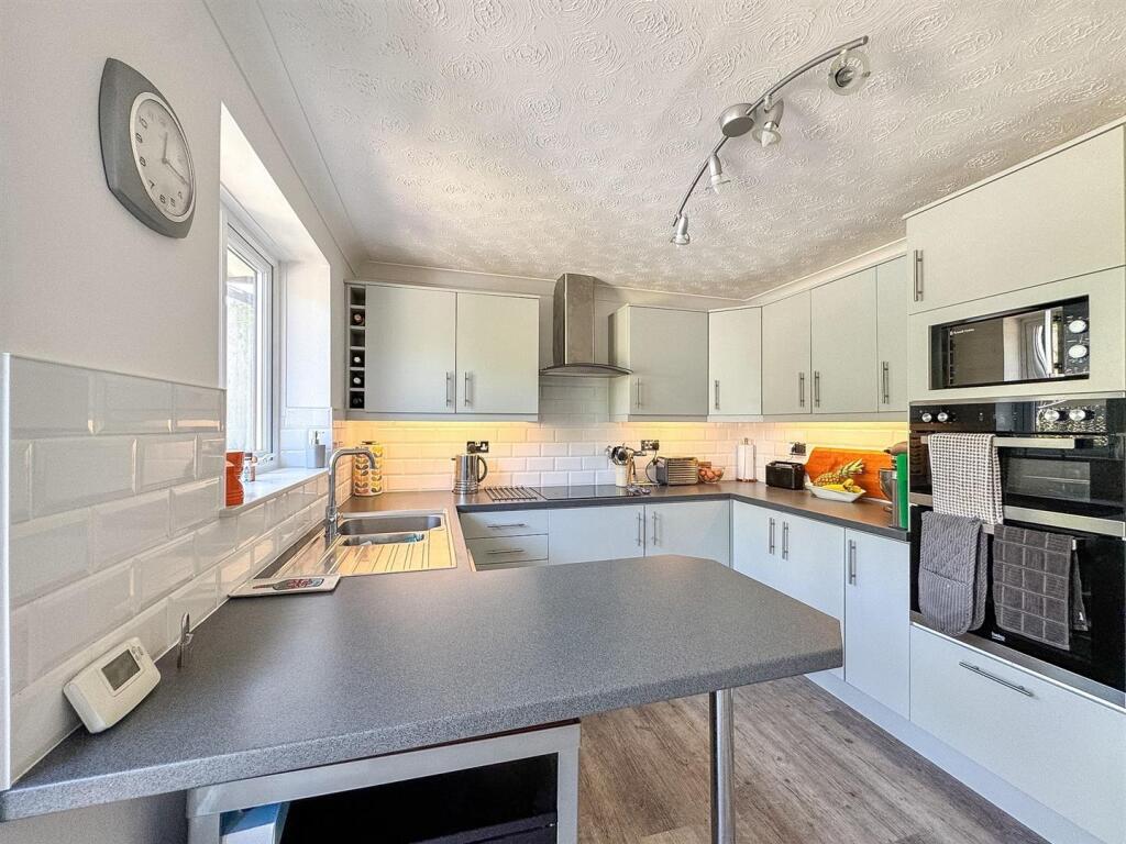Fraser Close, Worle photo 3