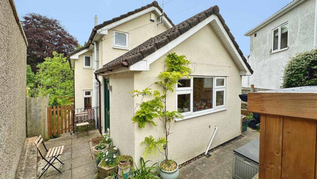 Main image of property: Redhill Drive , Fishponds, Bristol, BS16 2AG