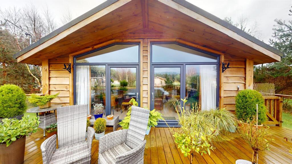 2-bed caravan on Scampston Lodges, Malton, £239,000