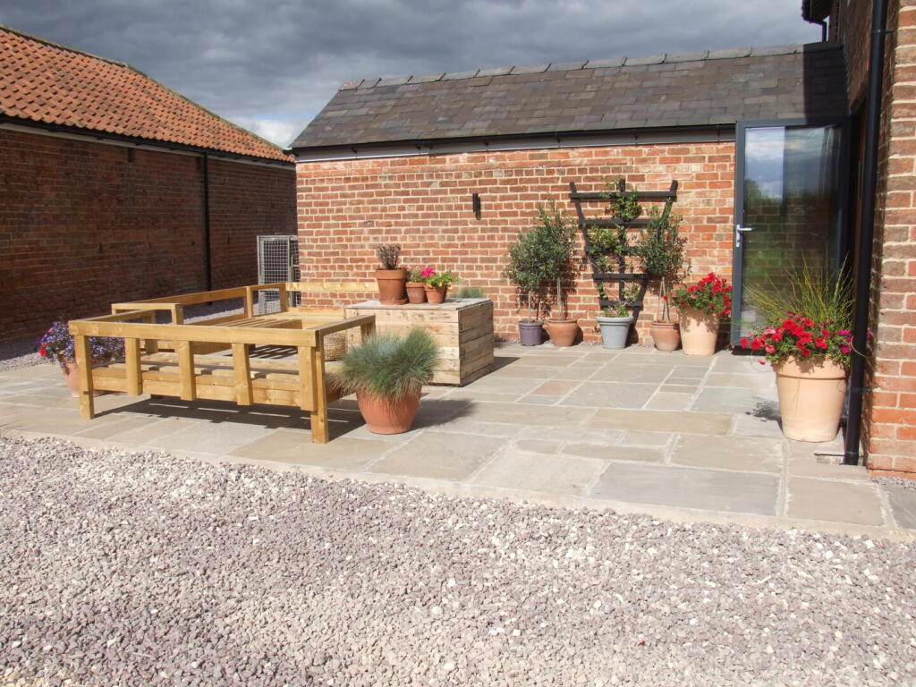 House in Lincoln - View 4