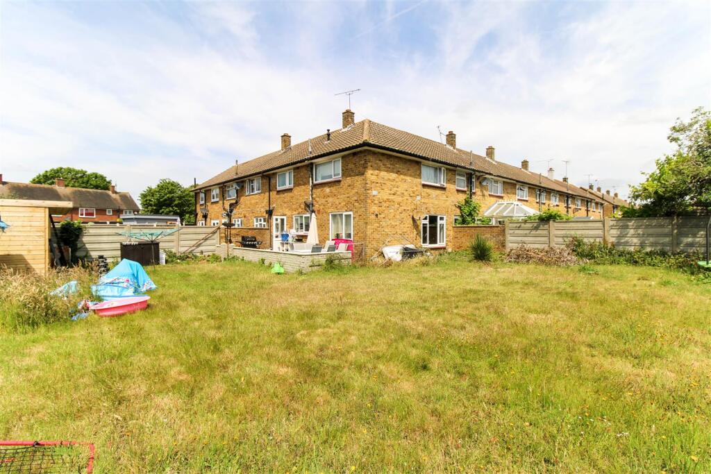 Bunters Avenue, Shoeburyness, Southend-On-Sea photo 2