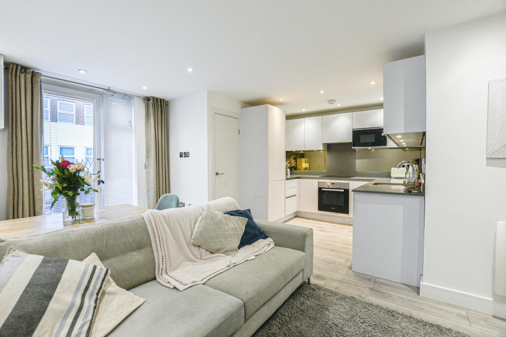 Mellor Road, Cheadle Hulme photo 4