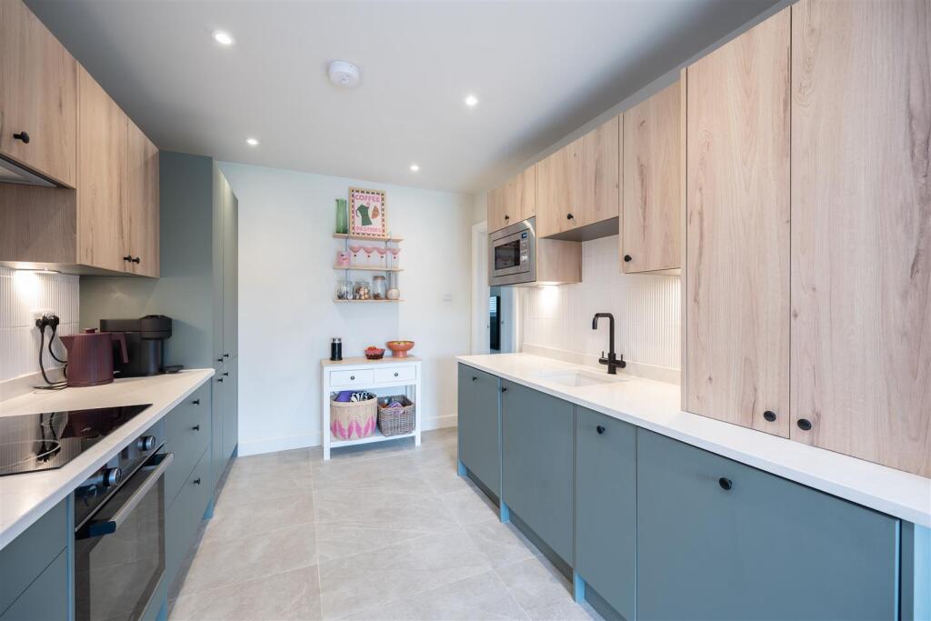 House in Redhill - View 5