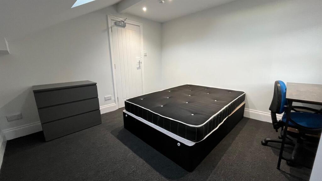 6 bedroom house for rent