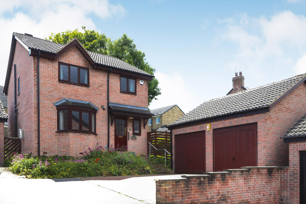 4-bed detached on Lees House Court, Sheffield, S8, £450,000