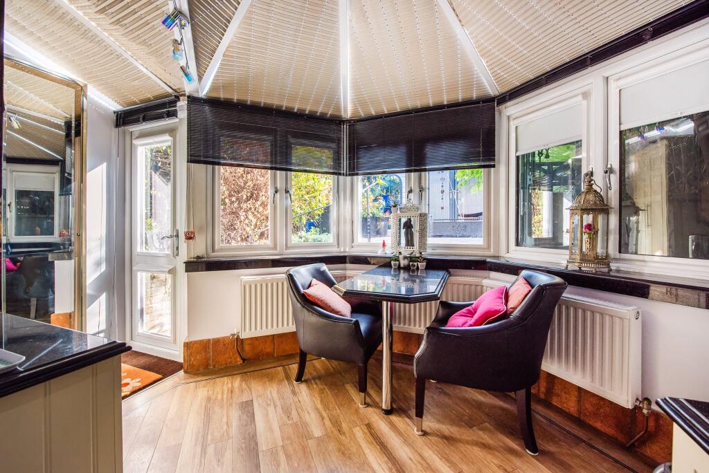 House in Southampton - More