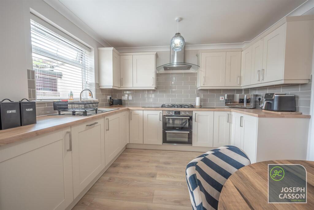 House in Bridgwater, East Bower, Somerset - More