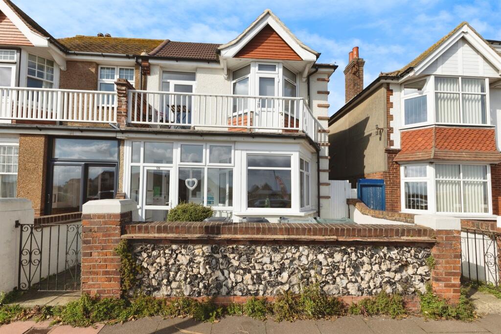 Royal Parade, Eastbourne photo 2