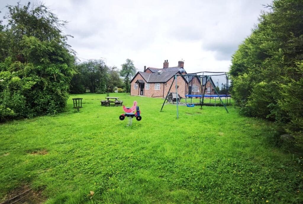 Warrington Road, Little Leigh, Northwich, CW8 photo 3