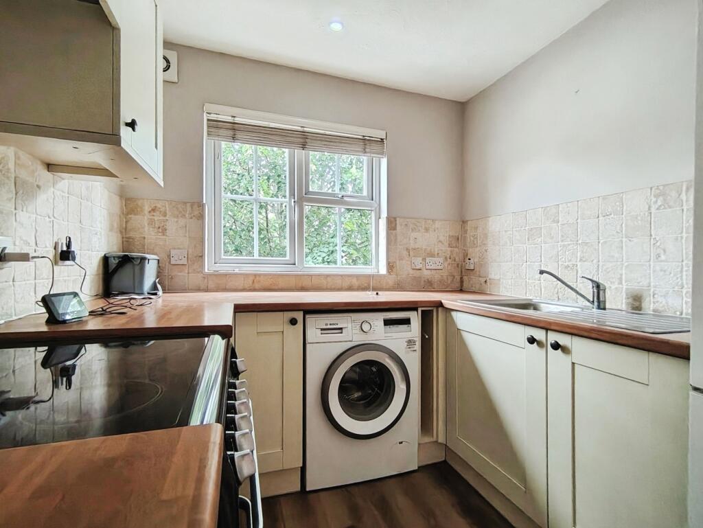 Amethyst Lane, Reading, Berkshire - View 4