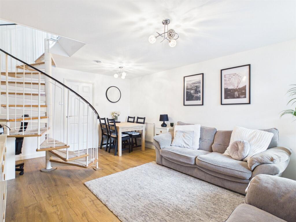 House in Gloucester - View 2