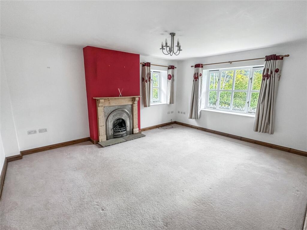 Cambrian Close, Brecon, Powys photo 3