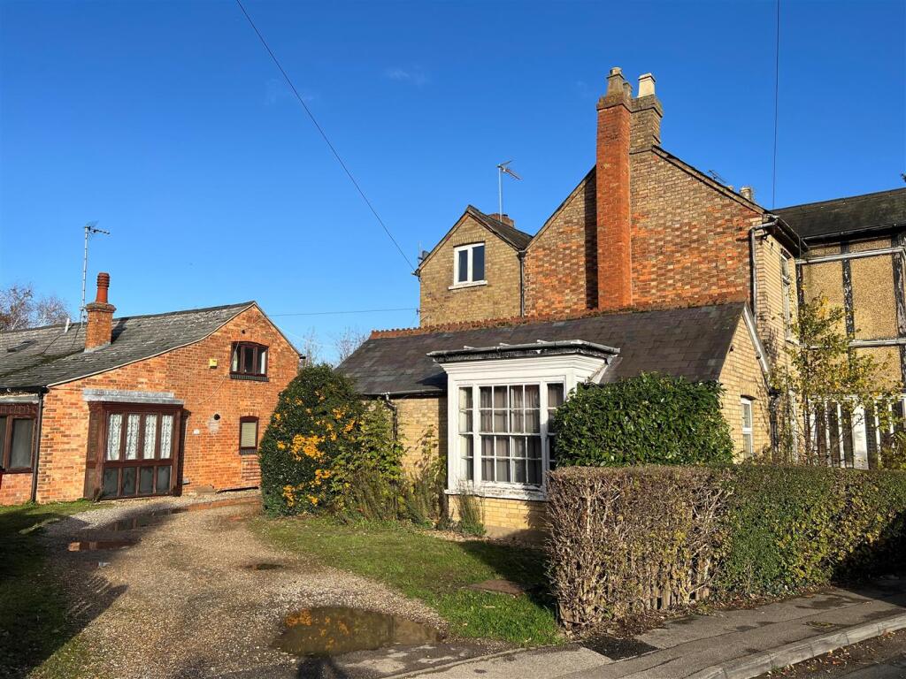 Main image of property: A Room in Church Green Road, Bletchley, Milton Keynes