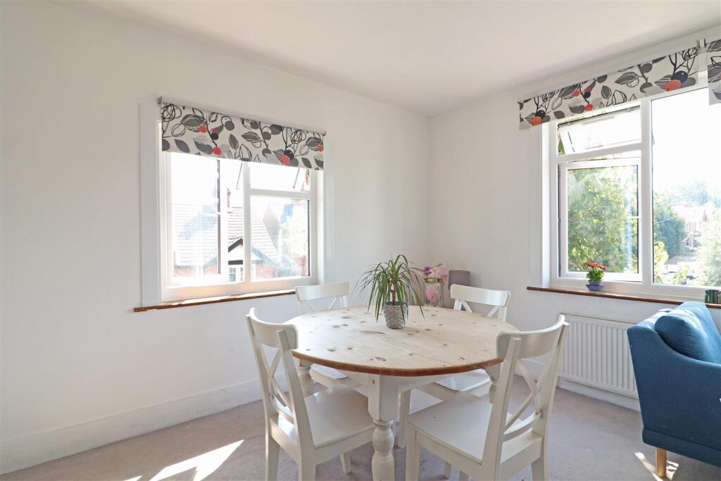 Apartment in Redhill, Reffles Bridge, Earlswood - View 5