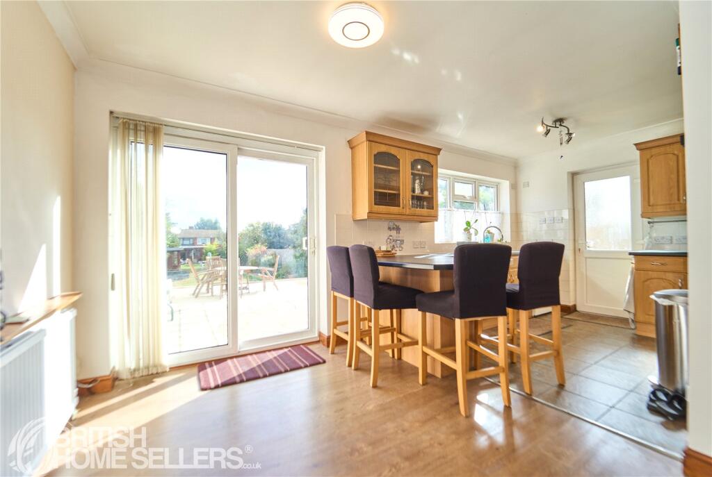 St. Albans Road, Watford, Hertfordshire, WD25 photo 4