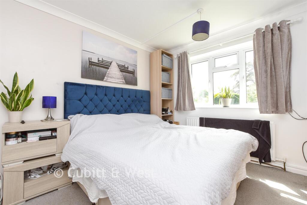 Apartment in Reigate, Meadvale - View 5
