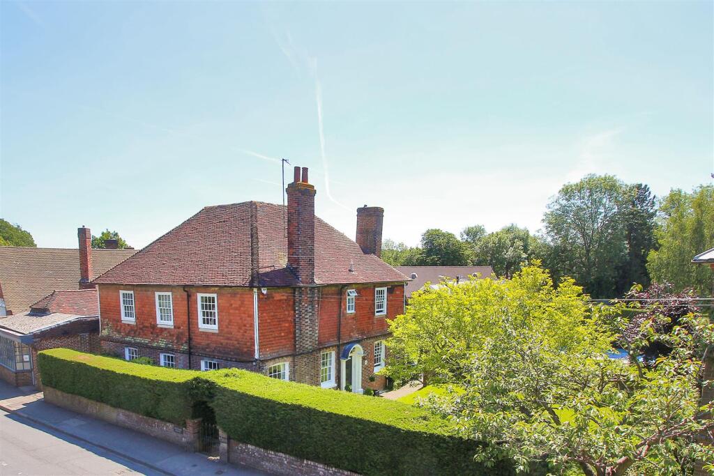 Main image of property: High Street, Leigh