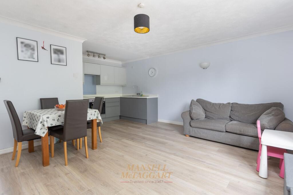 Apartment in Mid Sussex, Worth - View 4