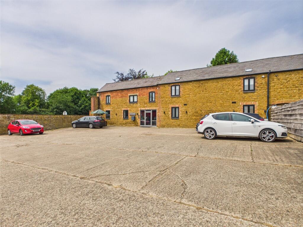 Rothwell Road, Kettering, Northants, NN16 photo 2
