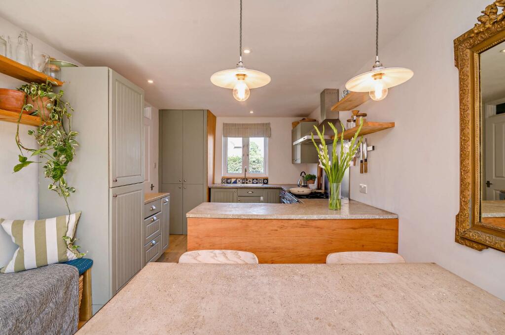 House in Cotswold, Fairford - More