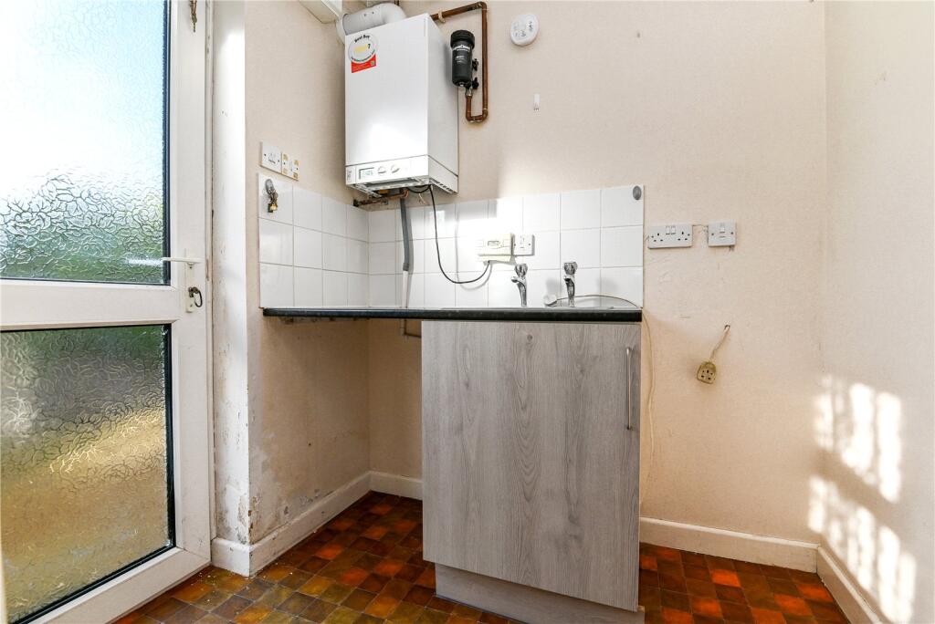 Waverley Road, New Milton, Hampshire, BH25 photo 3