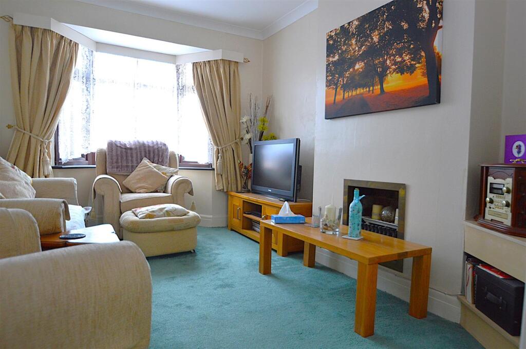Eastbury Avenue, Rochford photo 4