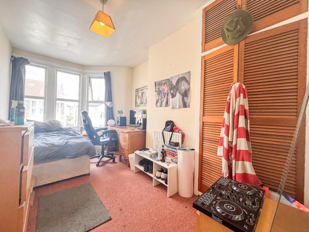 5 bedroom terraced house for rent