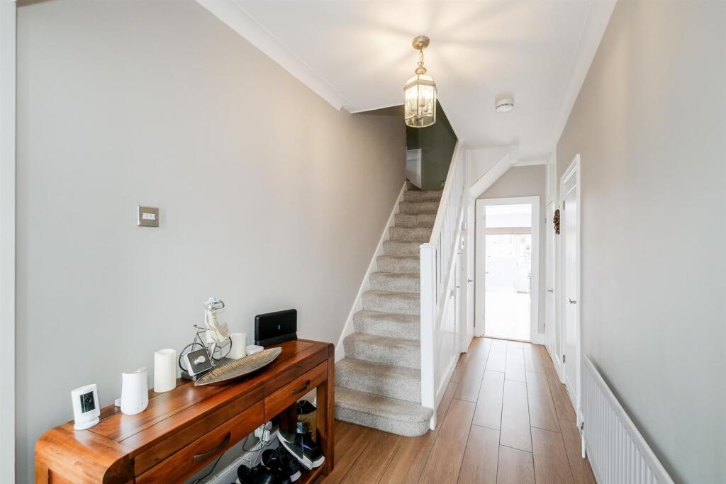 Larkswood Road, Chingford photo 2