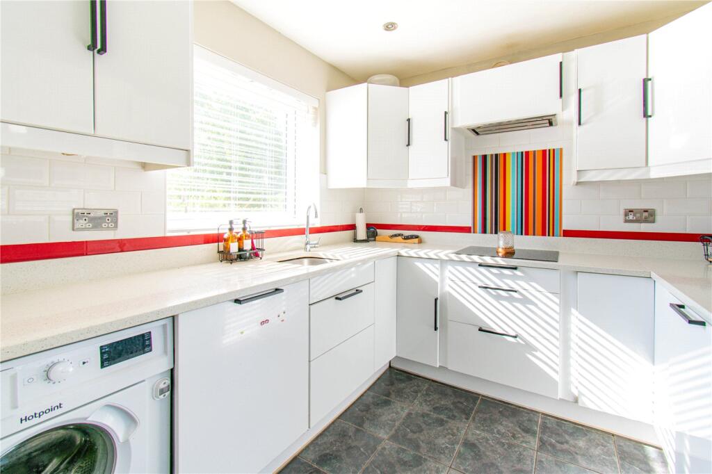Hawthorne Way, Great Shefford, Hungerford, Berkshire, RG17 photo 2