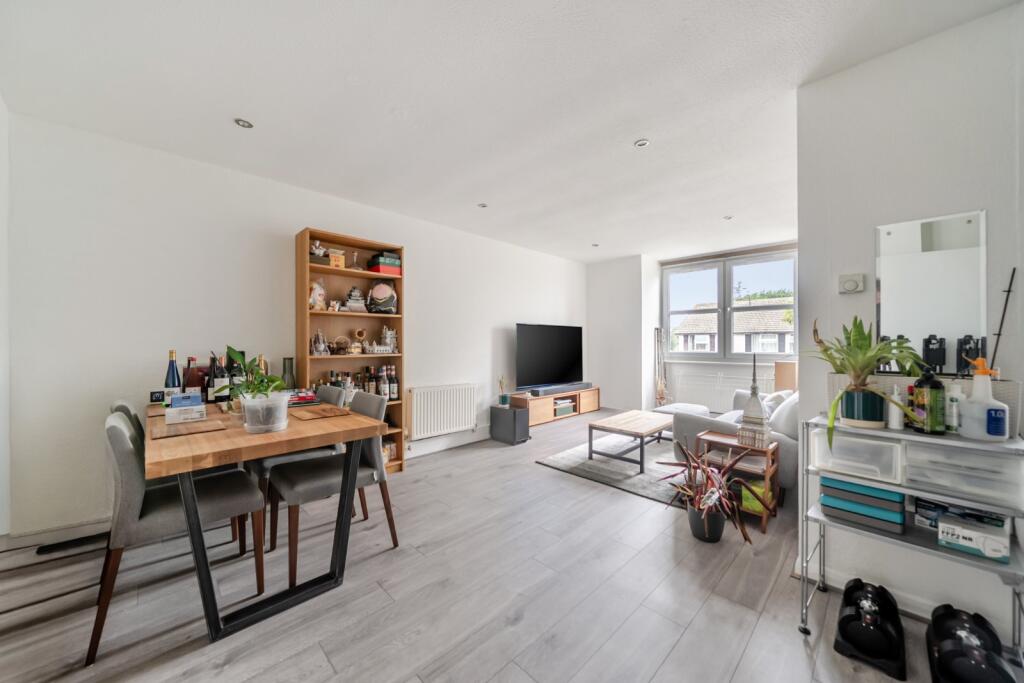 Apartment in Kingston upon Thames - View 4