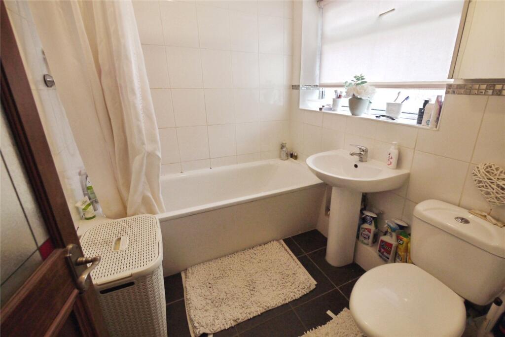 Apartment in Brentwood, Essex - View 6