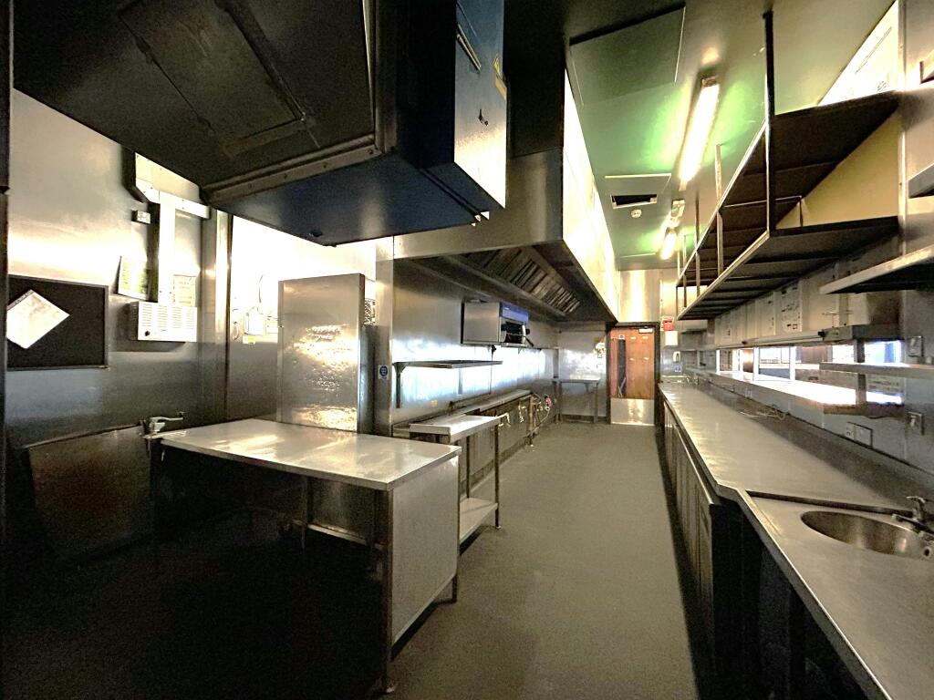 Kitchen 1.jpg