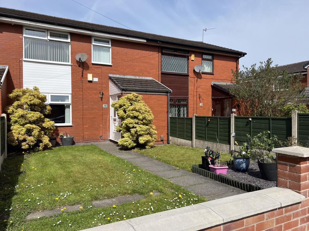 3-bed house on Britannia Ave, Britannia Avenue, Shaw, Oldham, Greater Manchester, OL2, £190,000