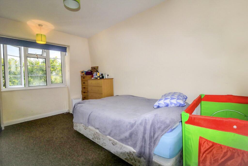 Apartment in Sutton - View 5